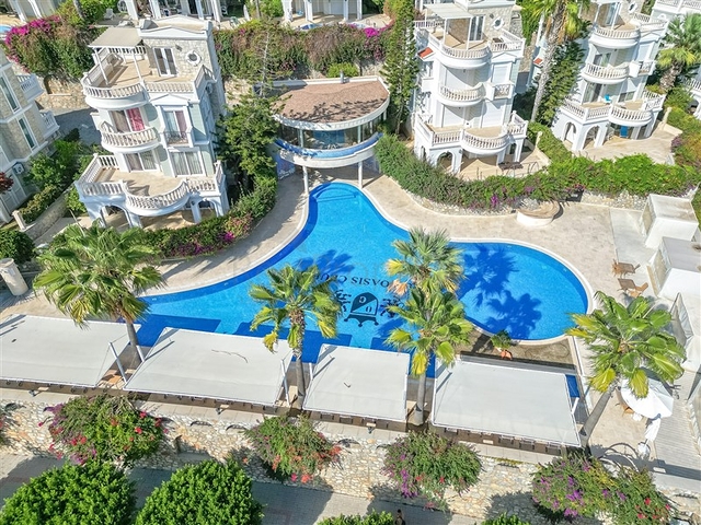 Вилла с просторной террасой в зеленой части района Конаклы