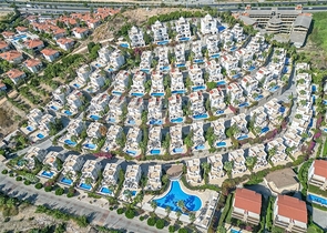 Вилла с просторной террасой в зеленой части района Конаклы