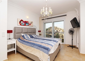 Вилла с просторной террасой в зеленой части района Конаклы