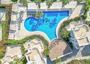 Вилла с просторной террасой в зеленой части района Конаклы