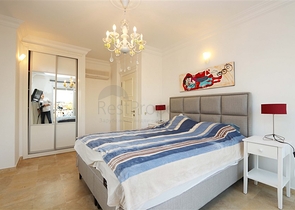 Вилла с просторной террасой в зеленой части района Конаклы