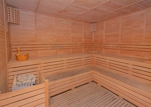 Вилла с просторной террасой в зеленой части района Конаклы