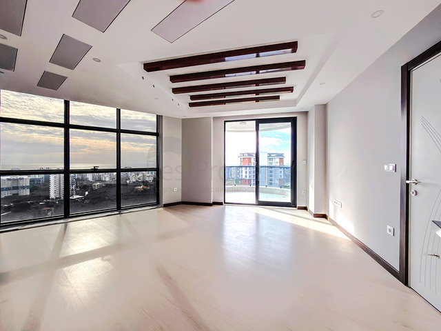 Просторная квартира 2+1 в современном комплексе в Махмутларе