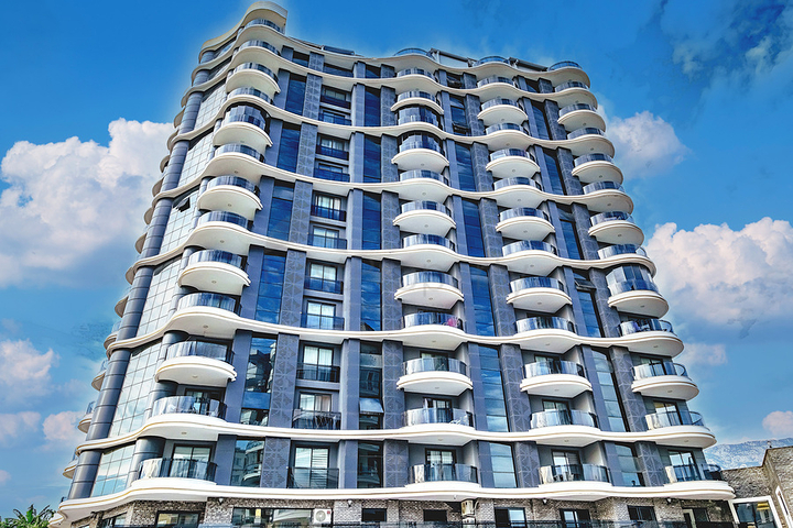 Просторная квартира 2+1 в современном комплексе в Махмутларе