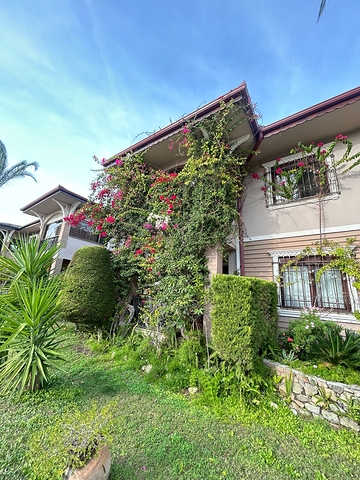 Вилла планировки 3+1 в живописном районе Кемер 