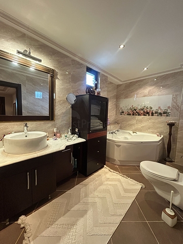 Вилла планировки 3+1 в живописном районе Кемер 