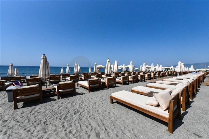 Стильная меблированная квартира с богатой инфраструктурой рядом с морем