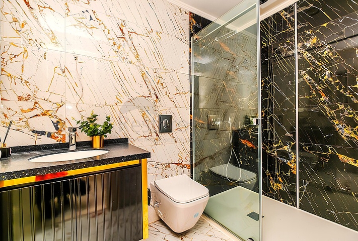 Стильная меблированная квартира с богатой инфраструктурой рядом с морем