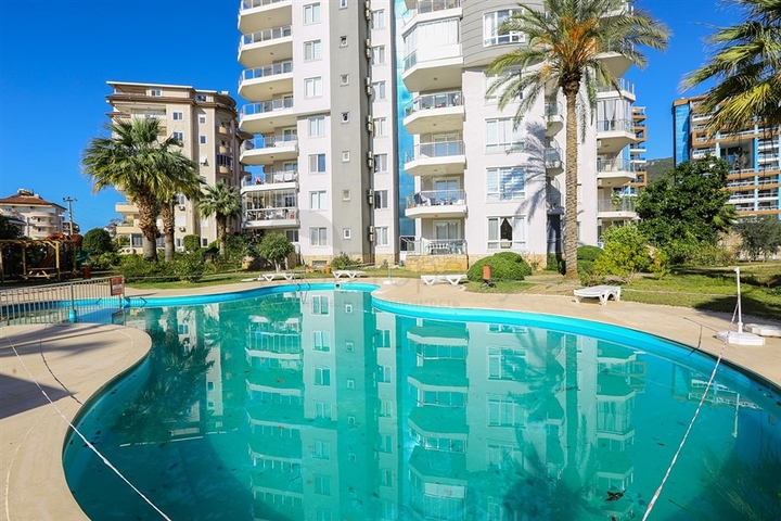 Квартира с просторной планировкой и качественной отделкой в районе Джикджилли