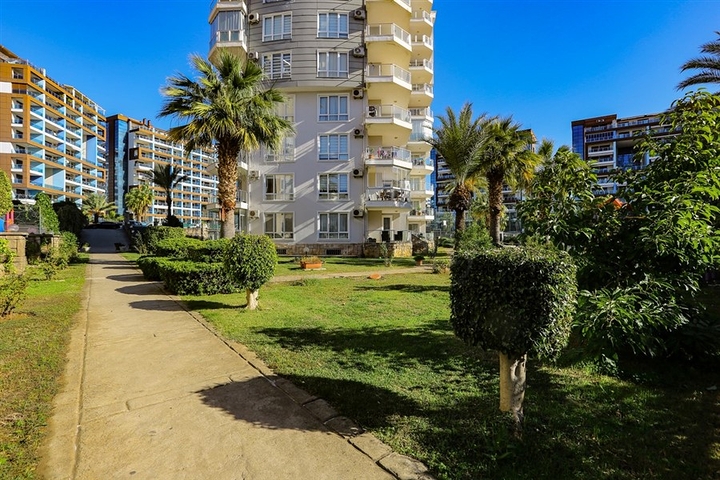 Квартира с просторной планировкой и качественной отделкой в районе Джикджилли