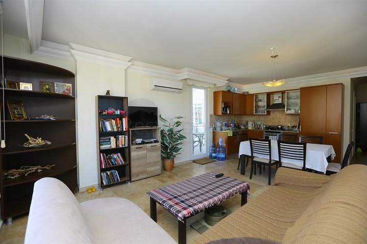 Квартира с просторной планировкой и качественной отделкой в районе Джикджилли