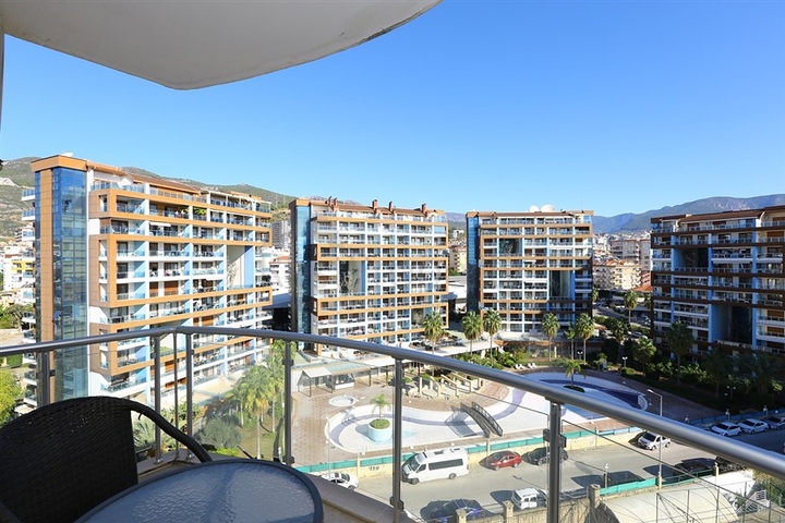 Квартира с просторной планировкой и качественной отделкой в районе Джикджилли