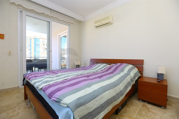 Квартира с просторной планировкой и качественной отделкой в районе Джикджилли