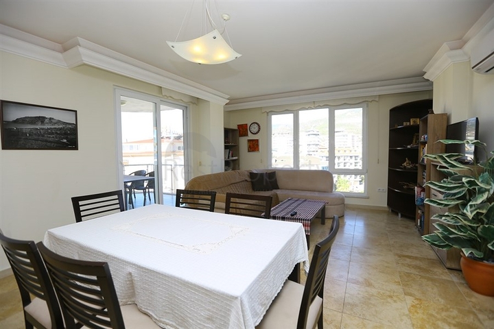 Квартира с просторной планировкой и качественной отделкой в районе Джикджилли