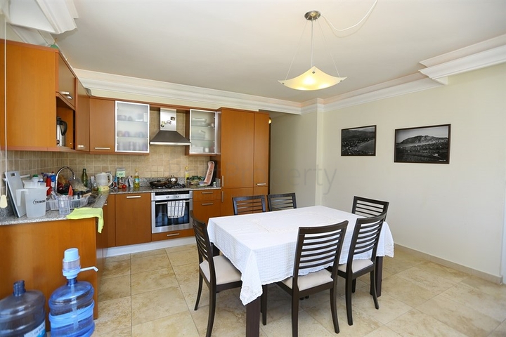 Квартира с просторной планировкой и качественной отделкой в районе Джикджилли