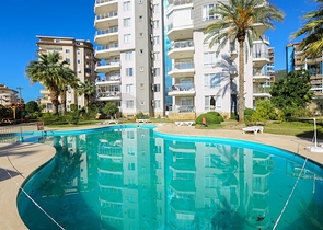 Квартира с просторной планировкой и качественной отделкой в районе Джикджилли