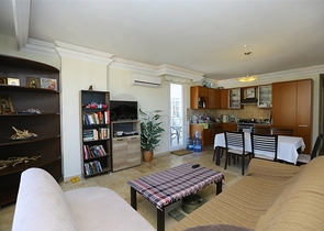 Квартира с просторной планировкой и качественной отделкой в районе Джикджилли