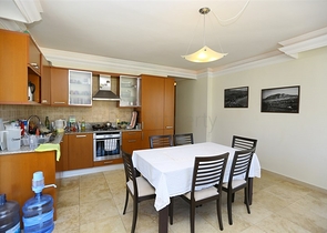 Квартира с просторной планировкой и качественной отделкой в районе Джикджилли