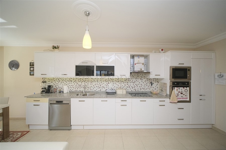 Просторная меблированная квартира 2+1 рядом с пляжем в районе Махмутлар