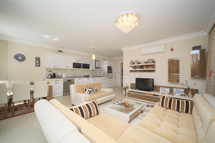 Просторная меблированная квартира 2+1 рядом с пляжем в районе Махмутлар