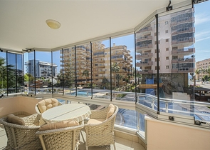 Просторная меблированная квартира 2+1 рядом с пляжем в районе Махмутлар