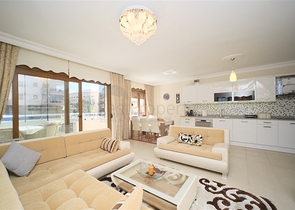 Просторная меблированная квартира 2+1 рядом с пляжем в районе Махмутлар