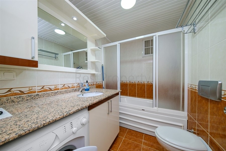 Просторная меблированная квартира 2+1 в районе Аланья центр