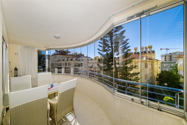 Просторная меблированная квартира 2+1 в районе Аланья центр