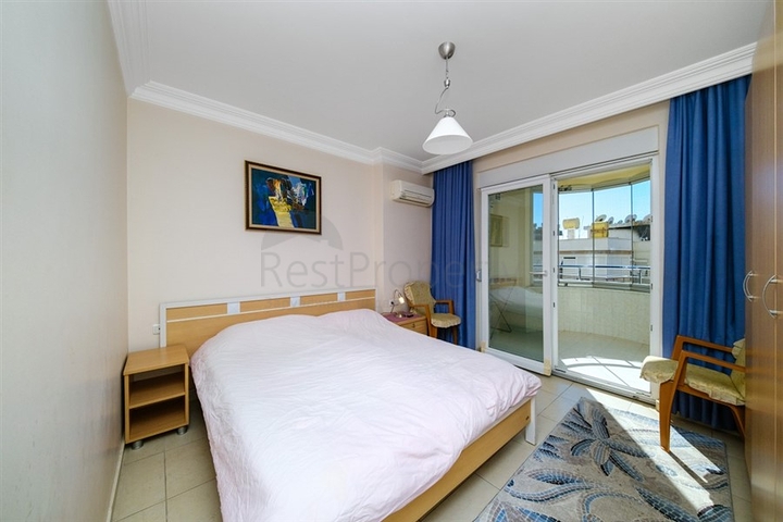 Просторная меблированная квартира 2+1 в районе Аланья центр