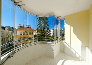 Просторная меблированная квартира 2+1 в районе Аланья центр