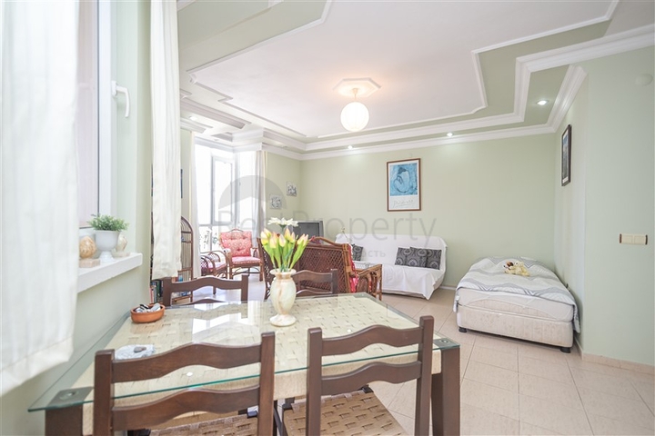 Светлая квартира 2+1 в шаге от моря в районе Тосмур