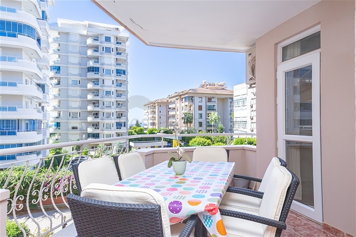 Светлая квартира 2+1 в шаге от моря в районе Тосмур