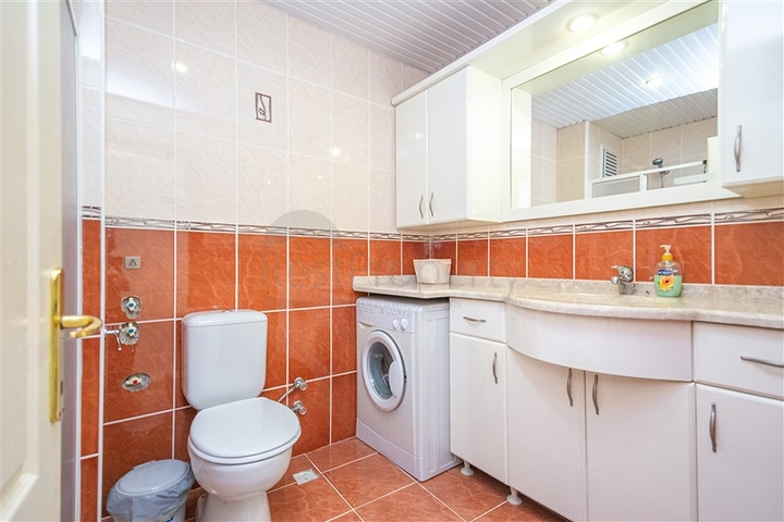 Светлая квартира 2+1 в шаге от моря в районе Тосмур