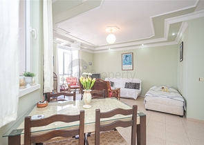 Светлая квартира 2+1 в шаге от моря в районе Тосмур