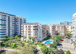 Светлая квартира 2+1 в шаге от моря в районе Тосмур