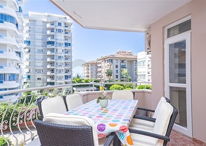 Светлая квартира 2+1 в шаге от моря в районе Тосмур