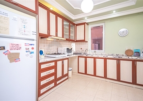 Светлая квартира 2+1 в шаге от моря в районе Тосмур