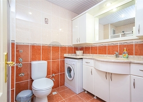 Светлая квартира 2+1 в шаге от моря в районе Тосмур