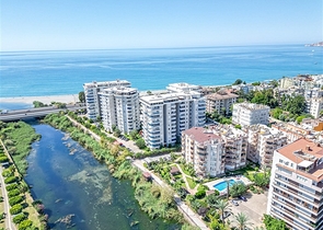 Светлая квартира 2+1 в шаге от моря в районе Тосмур