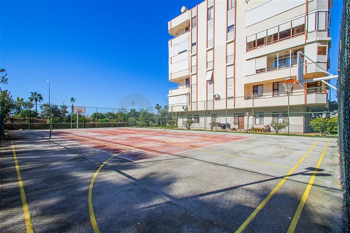 Просторная меблированная квартира в районе Оба