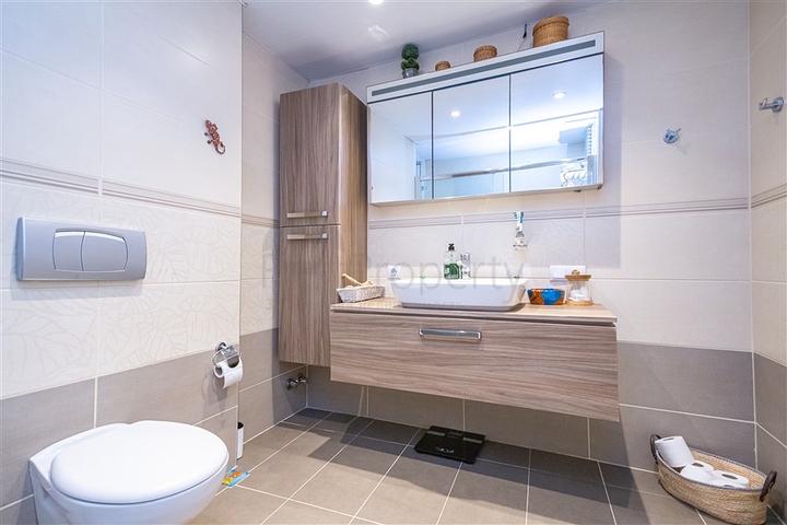 Просторная меблированная квартира в районе Оба