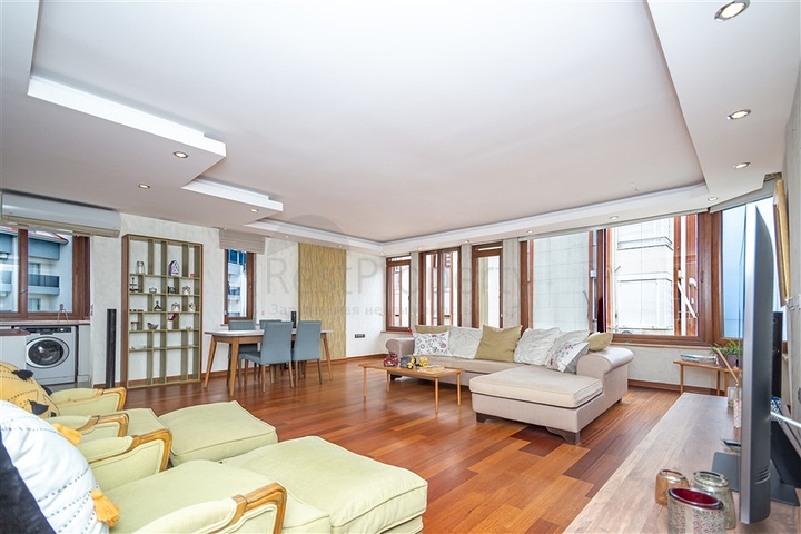 Просторная меблированная квартира в районе Оба