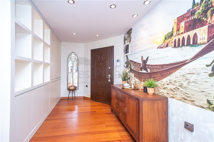 Просторная меблированная квартира в районе Оба