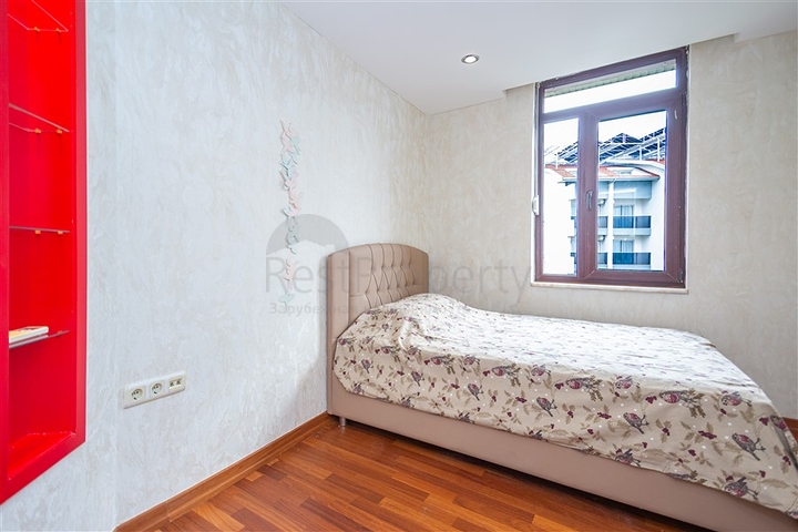 Просторная меблированная квартира в районе Оба