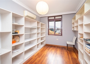 Просторная меблированная квартира в районе Оба