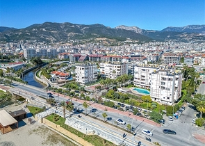 Просторная меблированная квартира в районе Оба