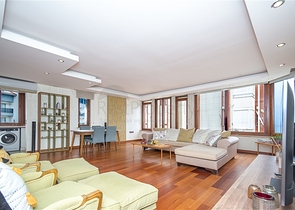 Просторная меблированная квартира в районе Оба