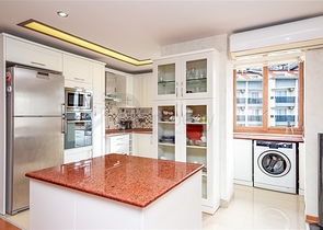 Просторная меблированная квартира в районе Оба