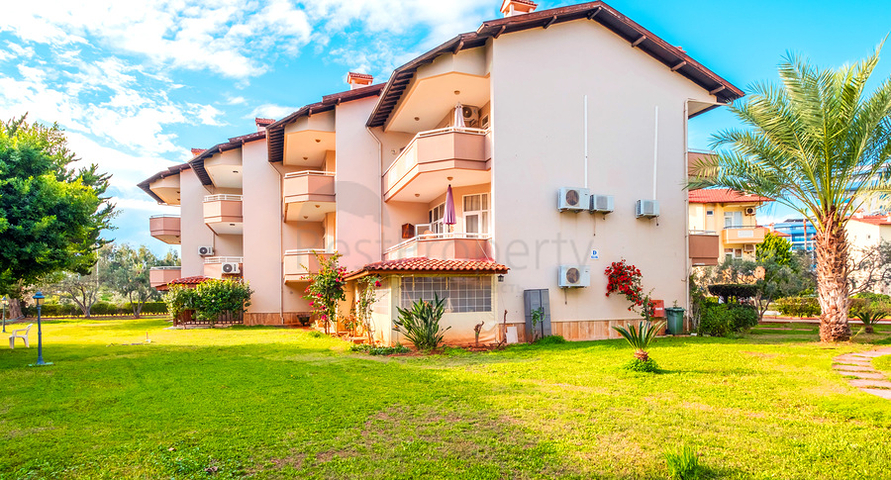 Просторная меблированная вилла всего в 50 м от моря в районе Паяллар / Аланья