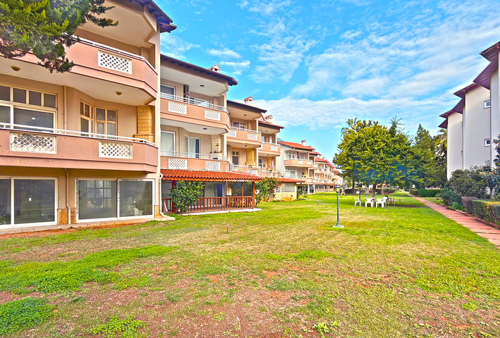 Просторная меблированная вилла всего в 50 м от моря в районе Паяллар / Аланья